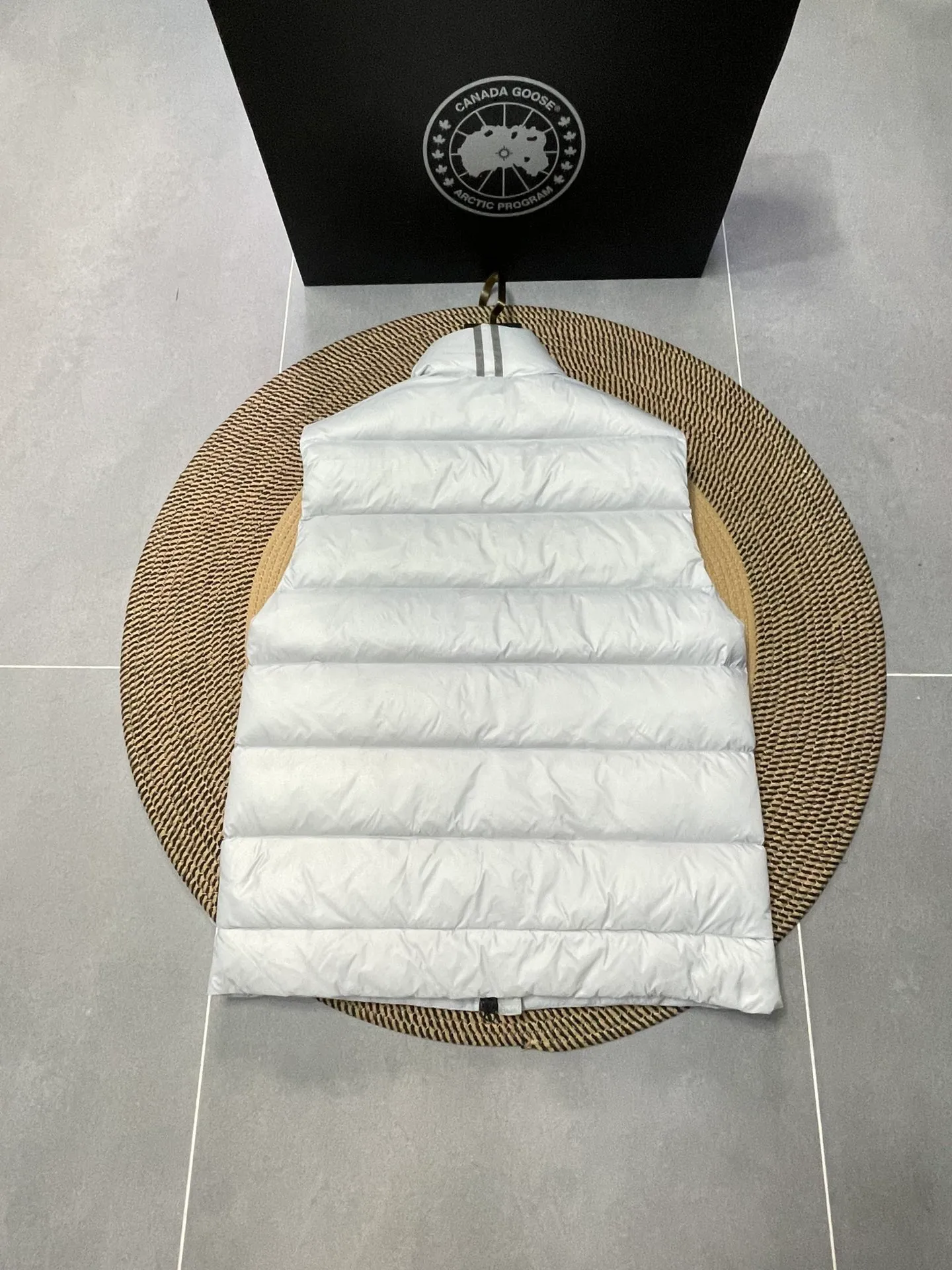 P560 Canadian brand CanadaGoose men's and women's CROFTON lightweight down vest 2229M DWR water-repellent treatment WindWall windproof fabric 700 fleece filling original mold opening details one to one production The upper body effect is stunning Exclusively available on the Xiaohongshu purchasing platform The highest version on the market Size: XS S M L XL XXL